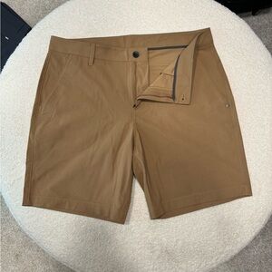 Vuori Meta Short (Camel)